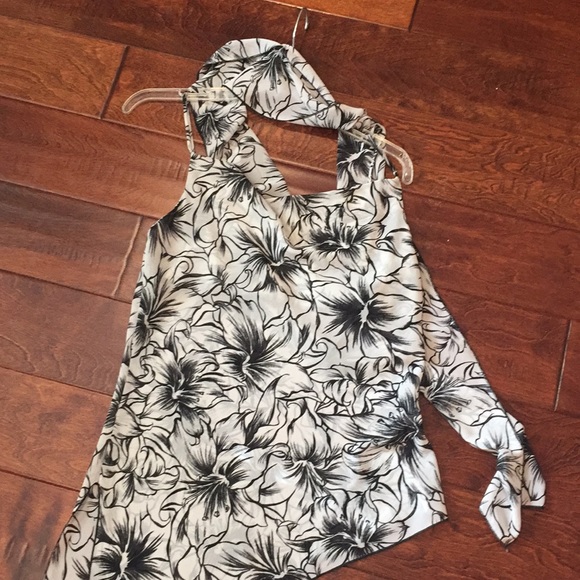 Ing Tops - 🎈Draped neck top🎈